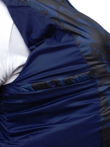 Мъжко яке с качулка и камуфлажен принт Enzo - синьо