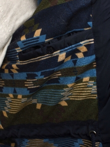 Мъжко яке със сваляща се качулка с пух и кръпки на лактите - синьо