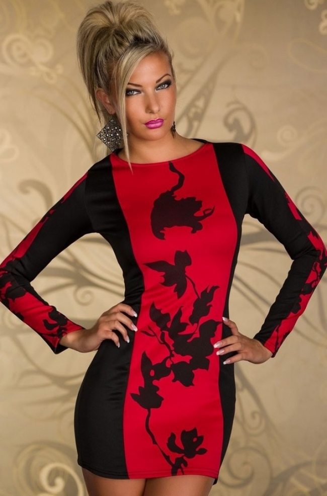 Елегантна рокля "Ериса" с червени орнаменти