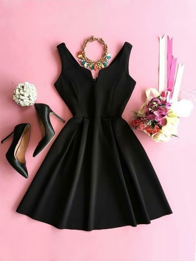 Къса черна рокля ''Ния''