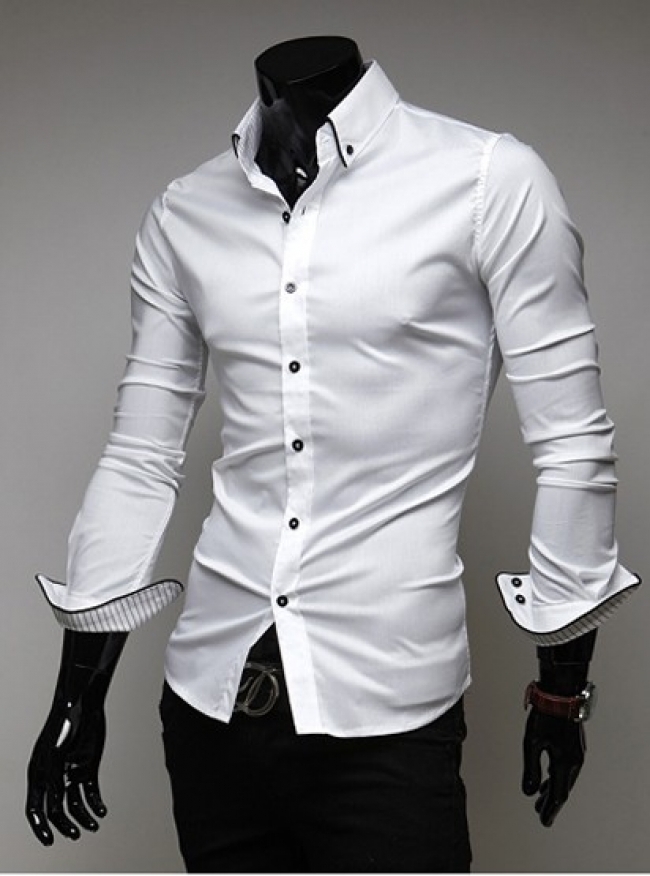 Изчистена бяла риза с черни ревери